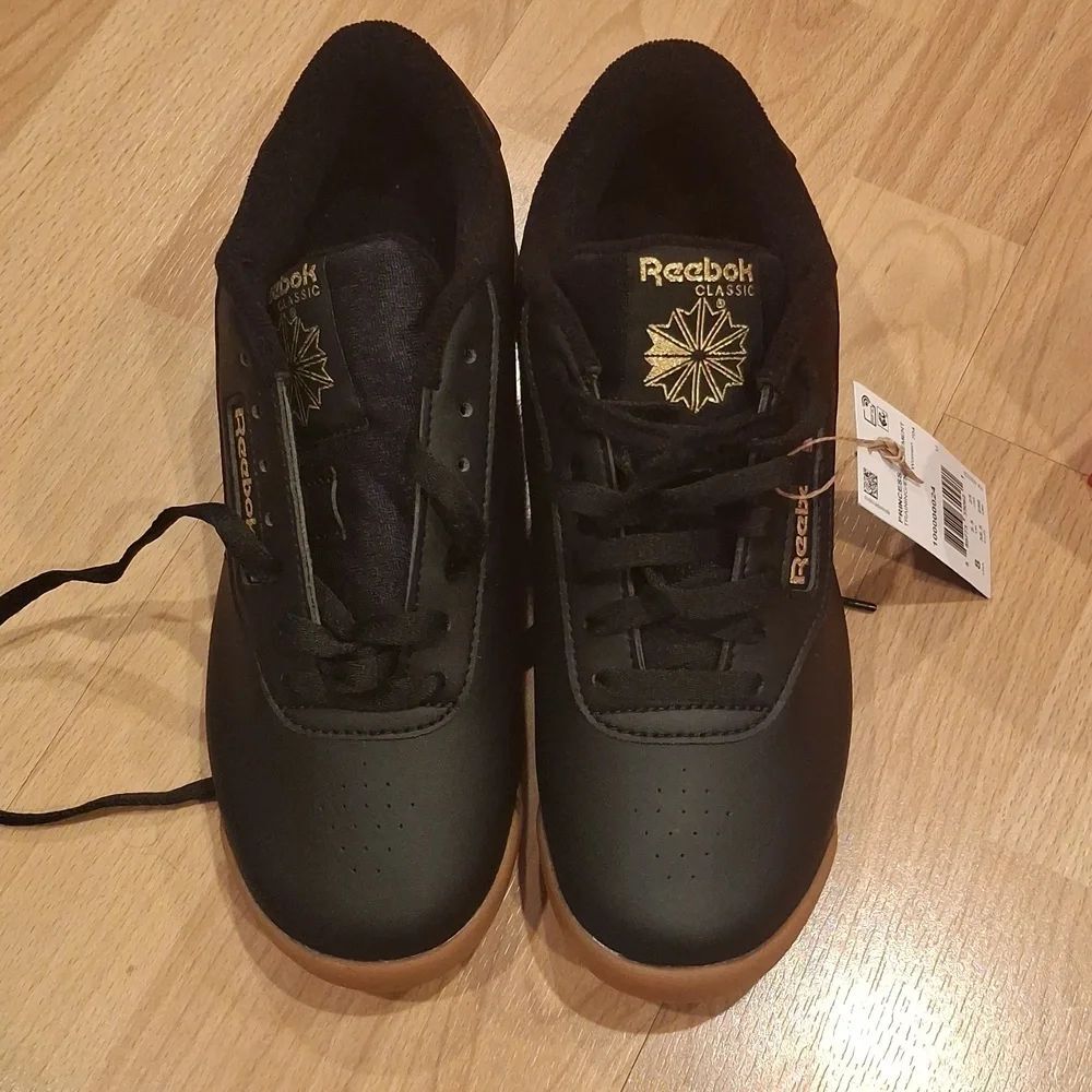 Reebok Womens Classic Sneakers